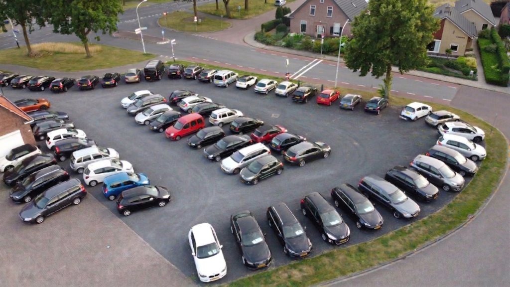 Occasions op het terrein van Massehuis Auto's